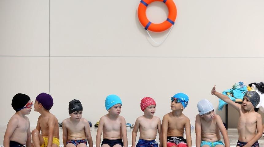 Şentepeli çocuklar yüzme öğreniyor