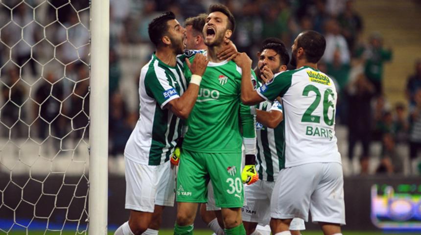 Bursaspor'da Okan Kocuk Muslera'yı geride bıraktı