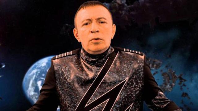 Mustafa Topaloğlu kimdir, nereli ve kaç yaşında? Survivor'da yarıştığı dönemde programa damga vuran Uzaylı türkücü Mustafa Topaloğlu 2. Sayfa'da!