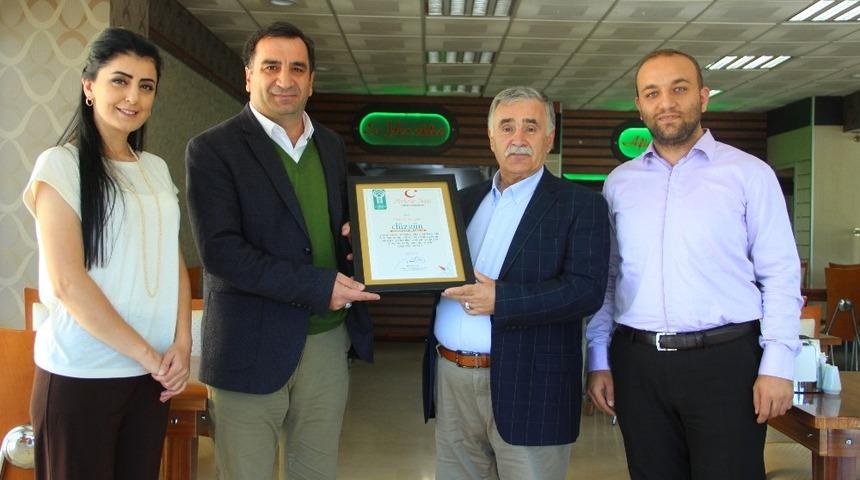 Erzurum T&uuml;rkiye Dil ve Edebiyat Derneğinden T&uuml;rk&ccedil;e isimli işletmelere teşekk&uuml;r belgesi