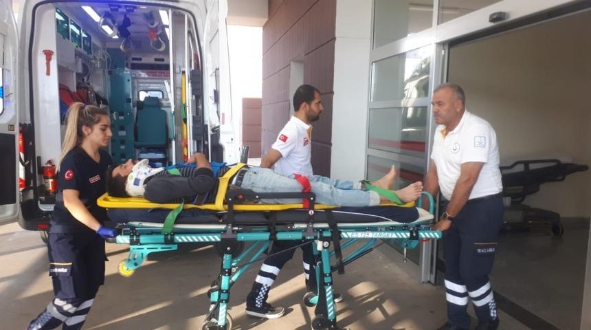 Kamyonet ile motosiklet çarpıştı: 1 yaralı