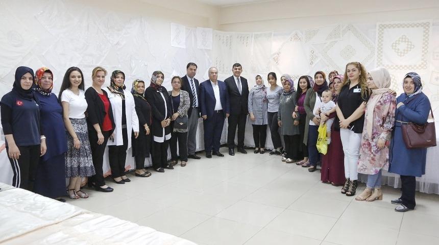 Yaz boyunca ürettiler şimdi de sergiliyorlar