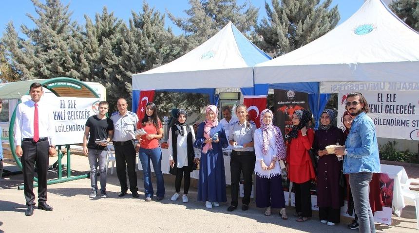 &Uuml;niversiteyi kazanan &ouml;ğrencilere ter&ouml;r ve madde bağımlılığı uyarısı