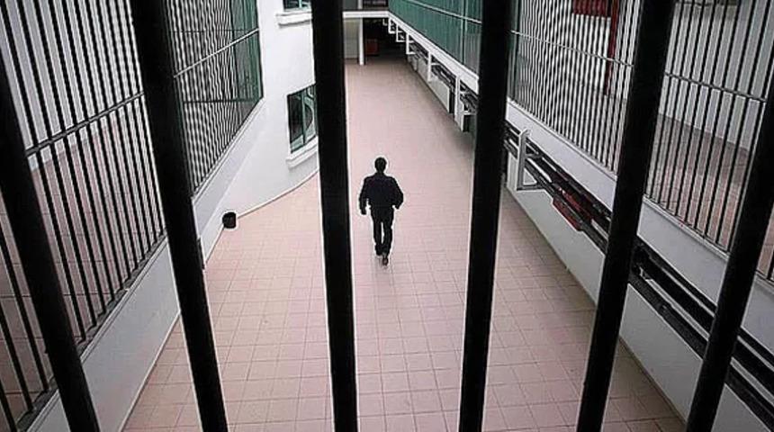 CHP'den 'af' a&ccedil;ıklaması: Birisi yolsuzların, diğeri de &ccedil;etecilerin &ouml;n&uuml;n&uuml; a&ccedil;mak istiyor