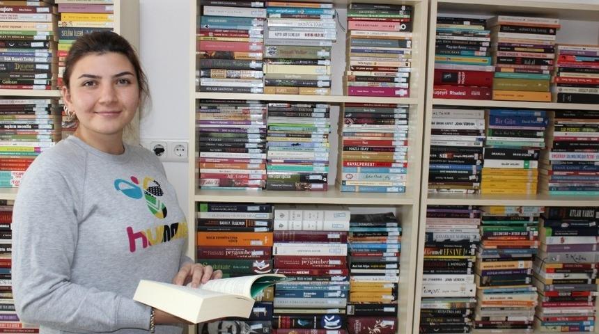 Gen&ccedil;lik merkezi k&uuml;t&uuml;phanesi yenilendi