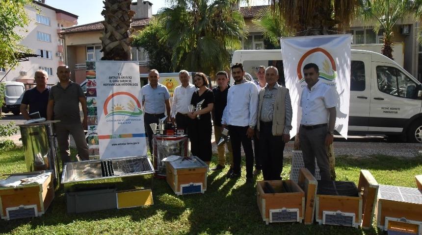 Gen&ccedil; &ccedil;ift&ccedil;ilere arıcılık desteği