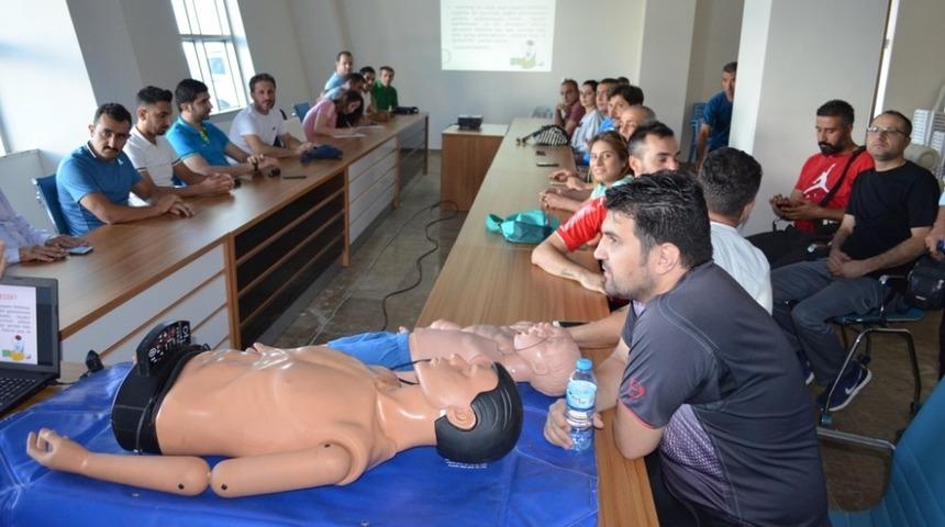 Antren&ouml;rlere ilk yardım eğitimi verildi