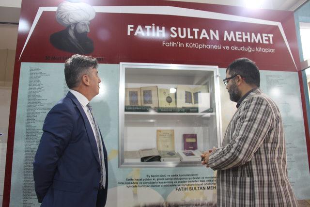 Edirne de Atat&uuml;rk ve Fatih Sultan Mehmet in okuduğu kitaplar okuyucuya sunuldu 3