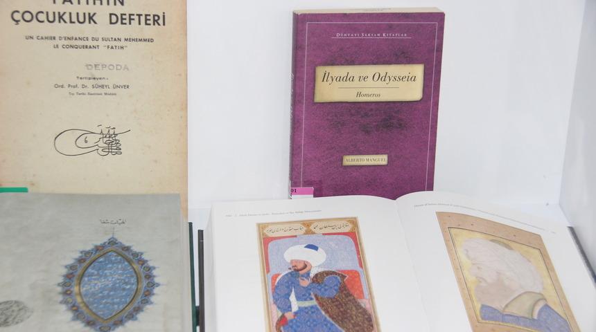 Edirne'de Atat&uuml;rk ve Fatih Sultan Mehmet'in okuduğu kitaplar okuyucuya sunuldu