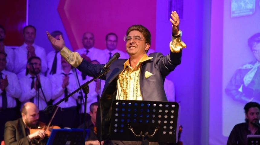 Sanat g&uuml;neşi muhteşem bir konserle anıldı