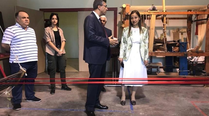 Derya Bakbak&rsquo;tan Naci Top&ccedil;uoğlu MYO&rsquo;ya tam not