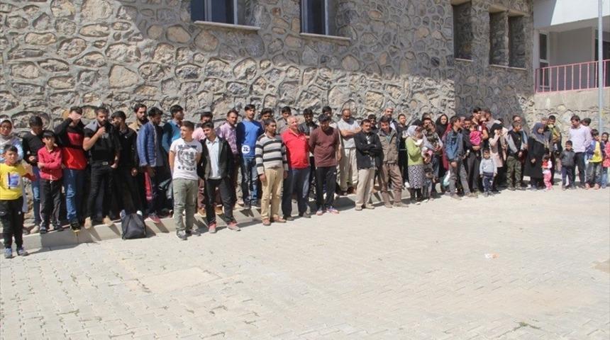 Başkale’de 98 yabancı uyruklu kaçak şahıs yakalandı