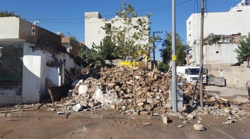 Kentsel d&ouml;n&uuml;ş&uuml;mde anlaşma sağlanan yapılar yıkılıyor