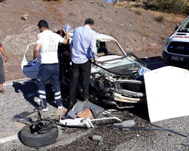 Adıyaman’da otomobiller çarpıştı: 6 yaralı