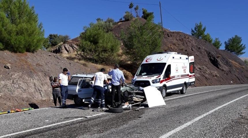 Adıyaman&rsquo;da otomobiller &ccedil;arpıştı: 6 yaralı