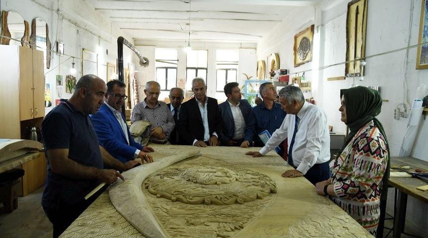 Başkan G&uuml;naydın, Ahşap Sanat Merkezini inceledi