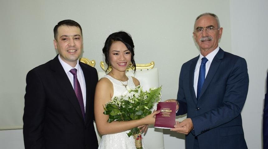 Başkan Kale, Myanmarlı geline şahit oldu