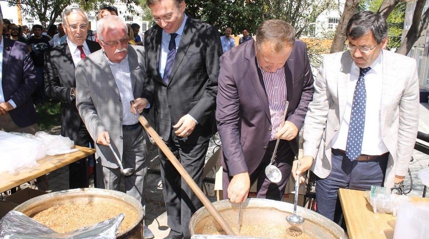 &Uuml;niversitede aşure g&uuml;n&uuml; etkinliği