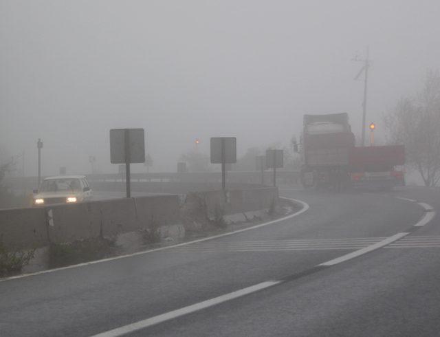 Bolu Dağı'nda yağmur ve sis ulaşımı yavaşlattı