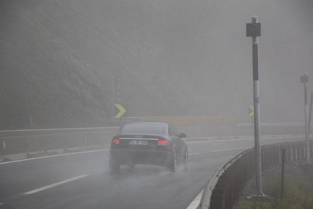 Bolu Dağı'nda yağmur ve sis ulaşımı yavaşlattı