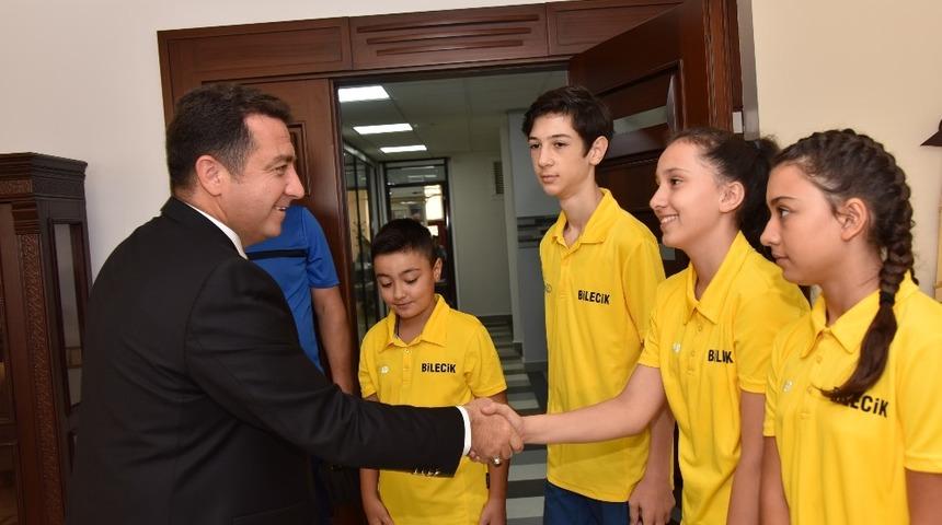 Başkan Bakıcı dart şampiyonlarını misafir etti