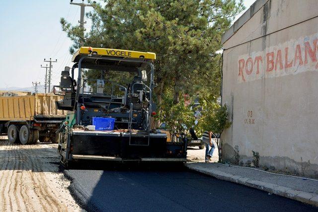 Dinar Sanayi Sitesi yolları asfalta Kavuşuyor