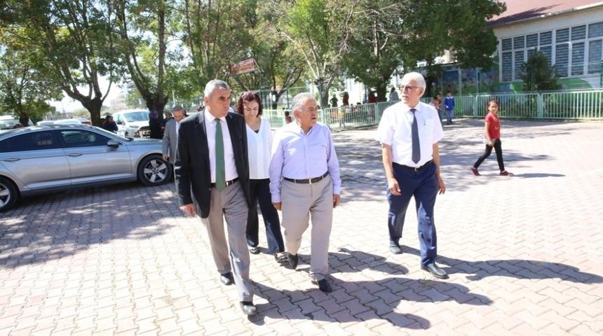 Başkan Memduh B&uuml;y&uuml;kkılı&ccedil; &Ouml;ğrencilerle &ouml;ğle yemeğinde Buluştu