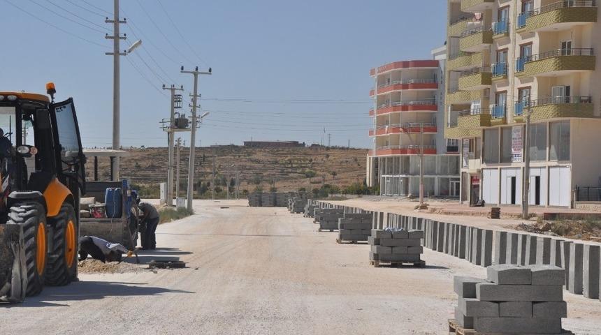 Midyat&rsquo;ta tozlu ve taşlı yol i&ccedil;in &ccedil;alışma başladı