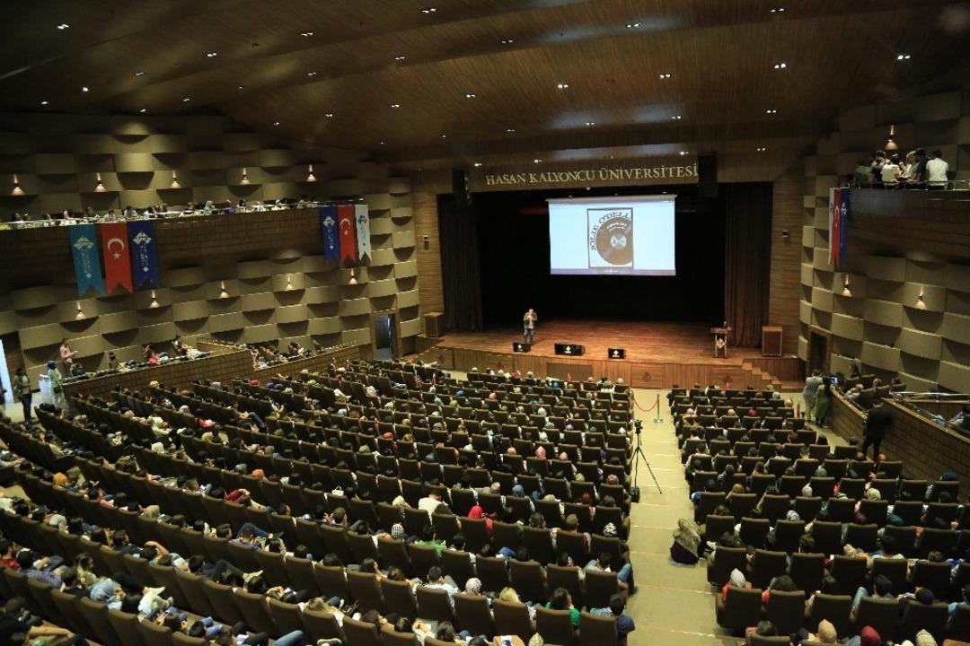 Akbaba ve G&uuml;ltekin&rsquo;den yeni &ouml;ğrencilere &ouml;nemli seminer