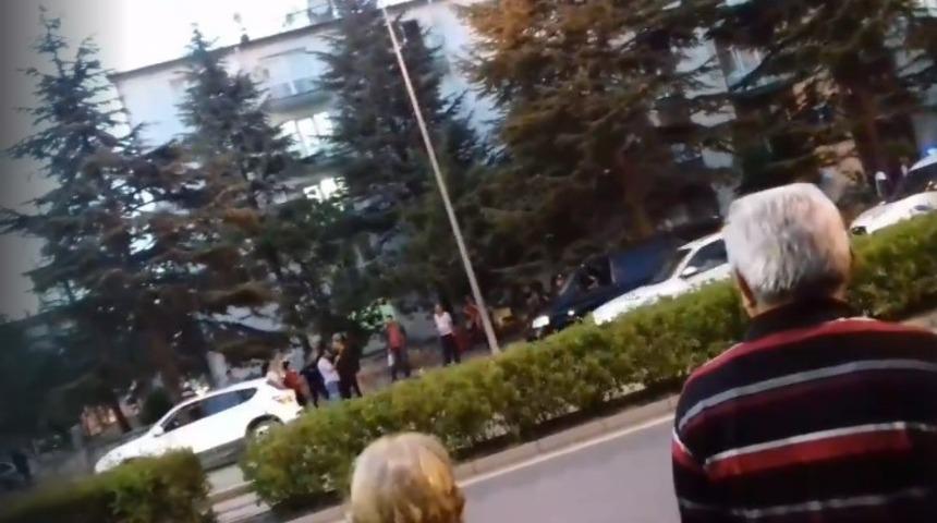 Kadın s&uuml;r&uuml;c&uuml;lerin yol verme kavgası karakolda bitti