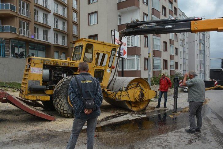 Sinop’ta iş makinesi devrildi: 1 yaralı