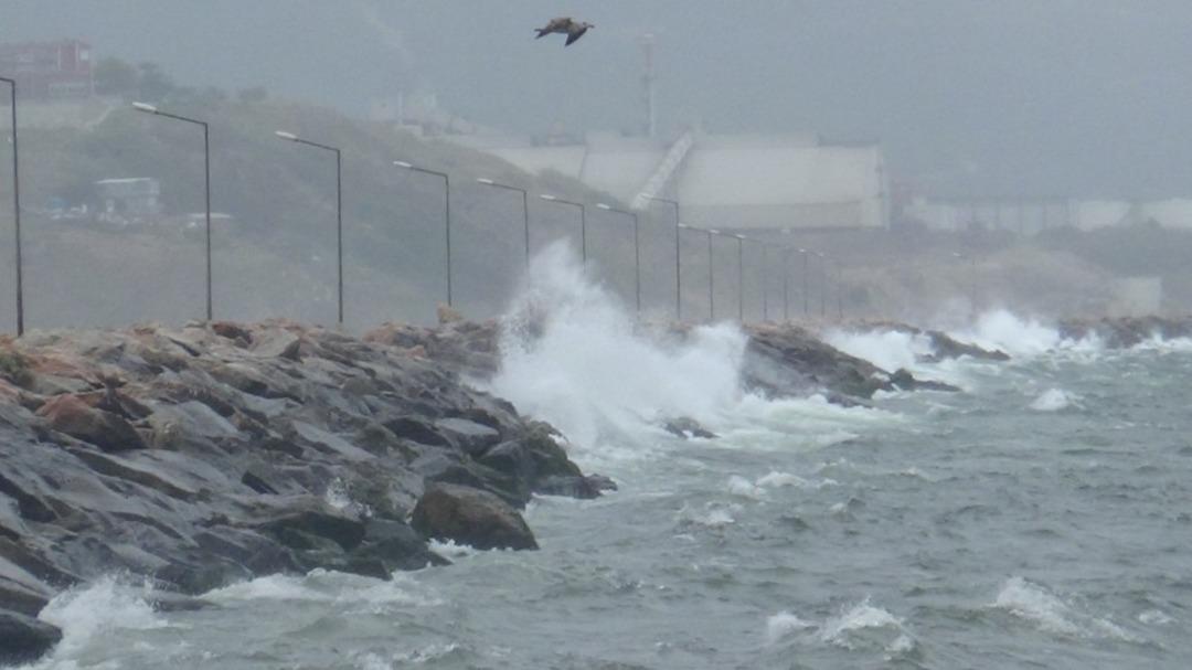 Fırtına ağa&ccedil;ları devirdi, direkleri yıktı