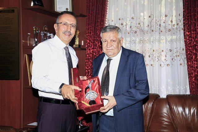 Vali Yardımcısı Ahmet Soley, Belediye Başkanı Seçen’e veda etti