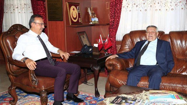 Vali Yardımcısı Ahmet Soley, Belediye Başkanı Seçen’e veda etti