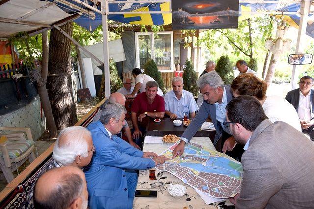 Başkan Polat, vatandaşlar bir araya deldi