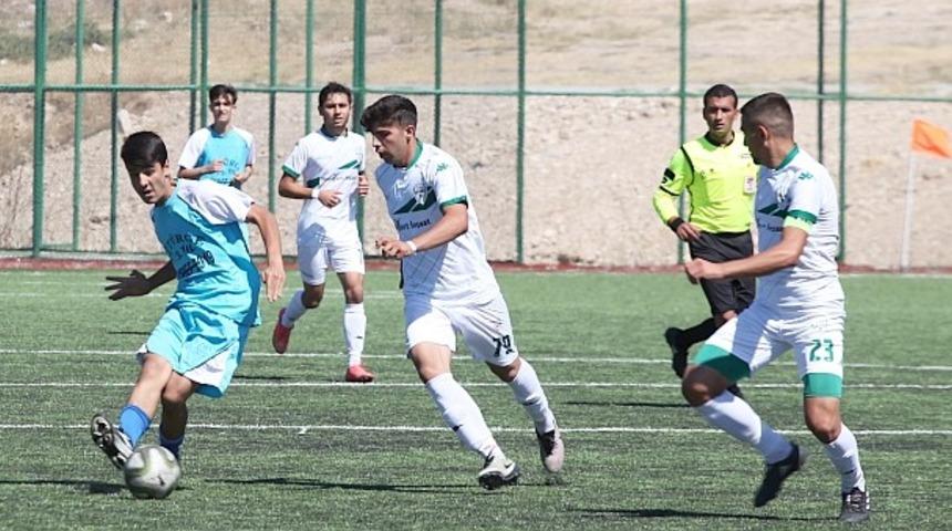 Amat&ouml;r liglerde heyecan s&uuml;r&uuml;yor