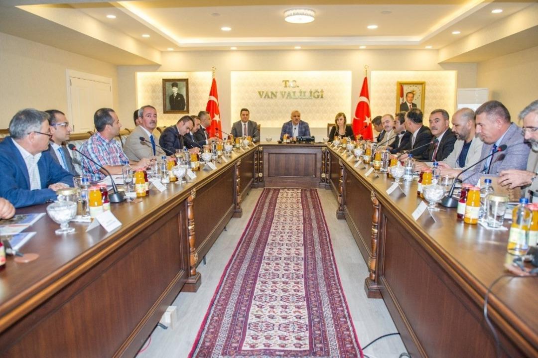 Van G&ouml;l&uuml; Havzası&rsquo;nda mega turizm projeleri ger&ccedil;ekleştirilecek