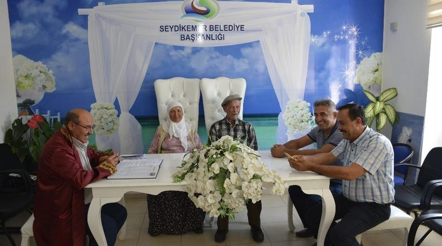 Dini nikahlı 40 yılın ardından "Evet" dediler