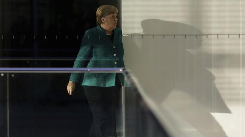 Almanya'da 'Merkel'in otoritesini sarsan' siyasi deprem