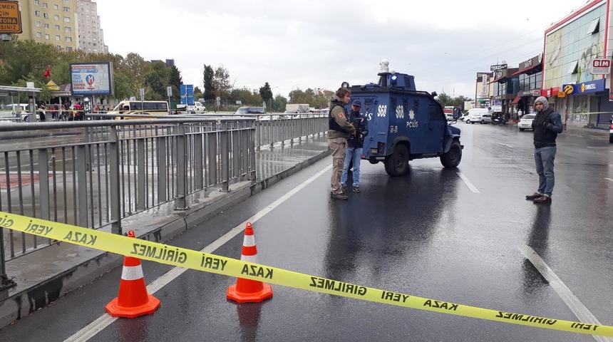 Küçükçekmece'de şüpheli paket alarmı!