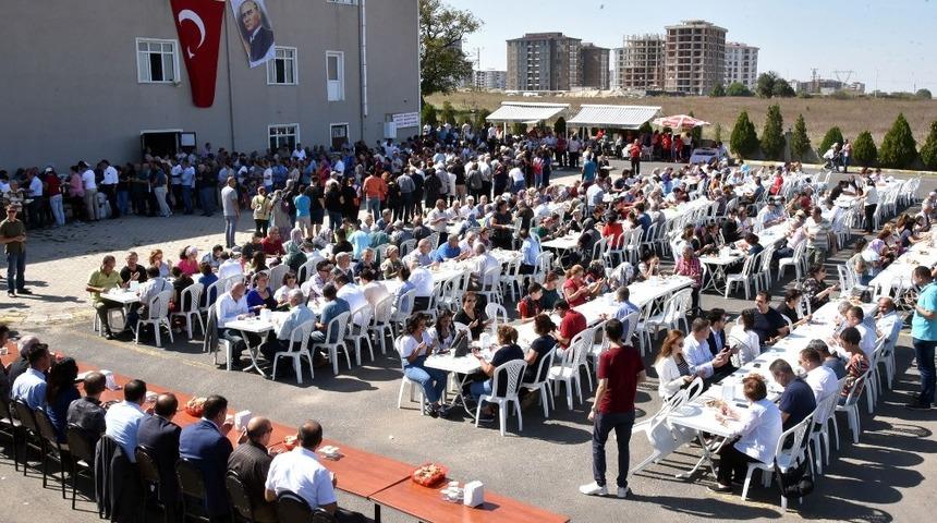 Başkan Sarıkurt aşure programına katıldı