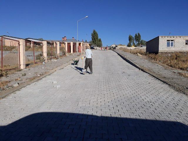 Çaldıran’da yol çalışması