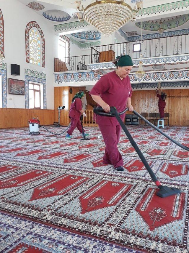 “Mahallede Temizlik Var Projesi” tüm hızıyla devam ediyor