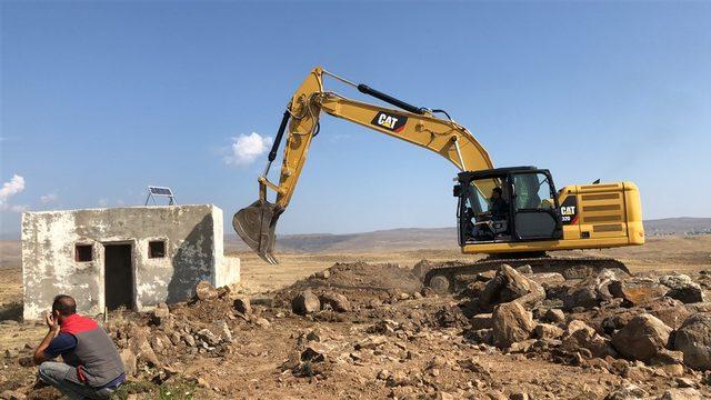 İş makinelerinin mazot depolarını boşalttılar 2