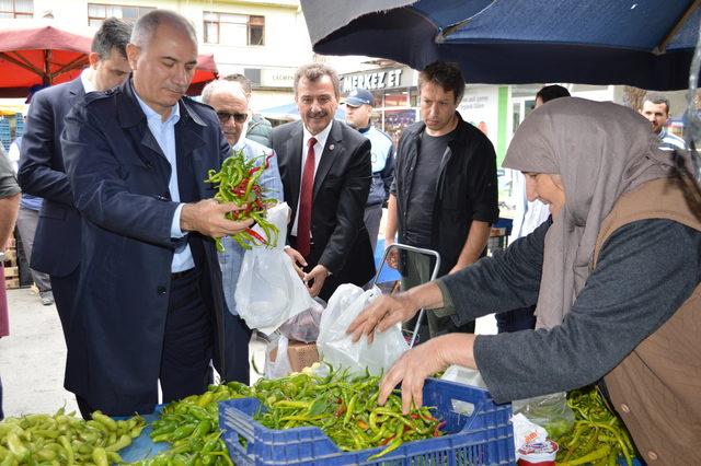 Efkan Ala, pazarda alışveriş yaptı