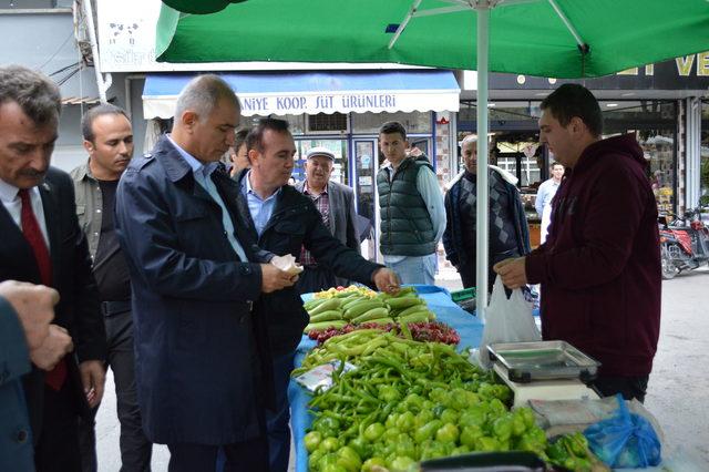 Efkan Ala, pazarda alışveriş yaptı