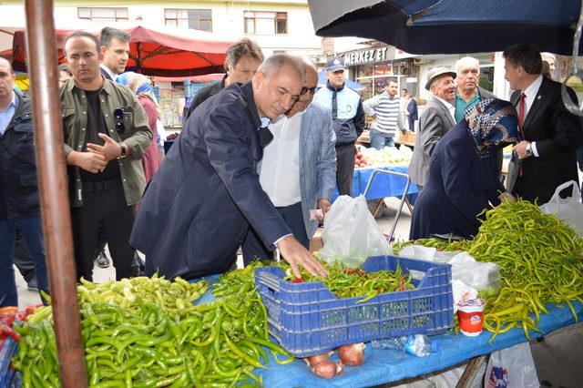 Efkan Ala, pazarda alışveriş yaptı