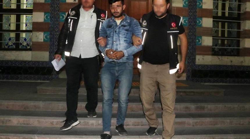 Uyuşturucudan g&ouml;zaltına alınan 2 ş&uuml;pheliden biri tutuklandı