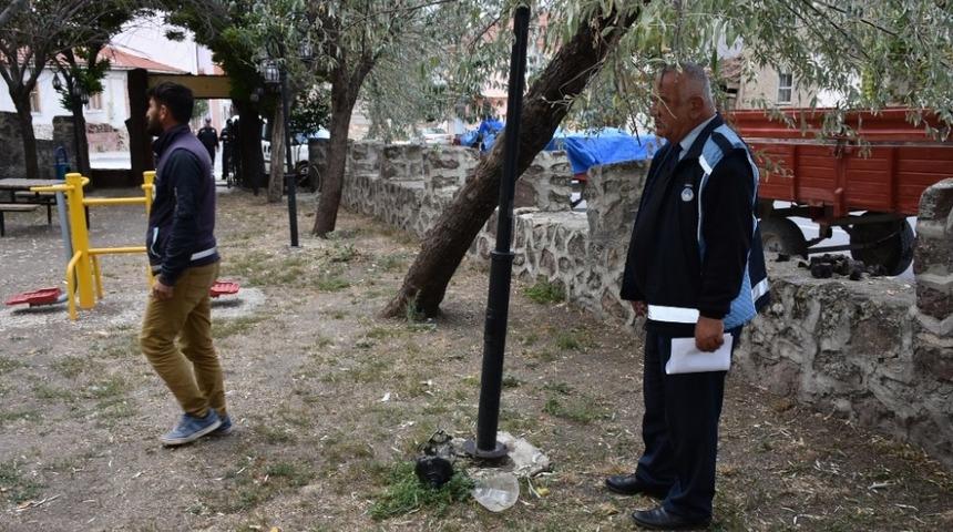 Magandalar parkı tahrip etti