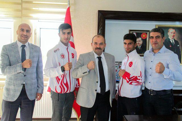 Bitlisli Kick Boks şampiyonları, Vali Ustaoğlu'nu ziyaret etti